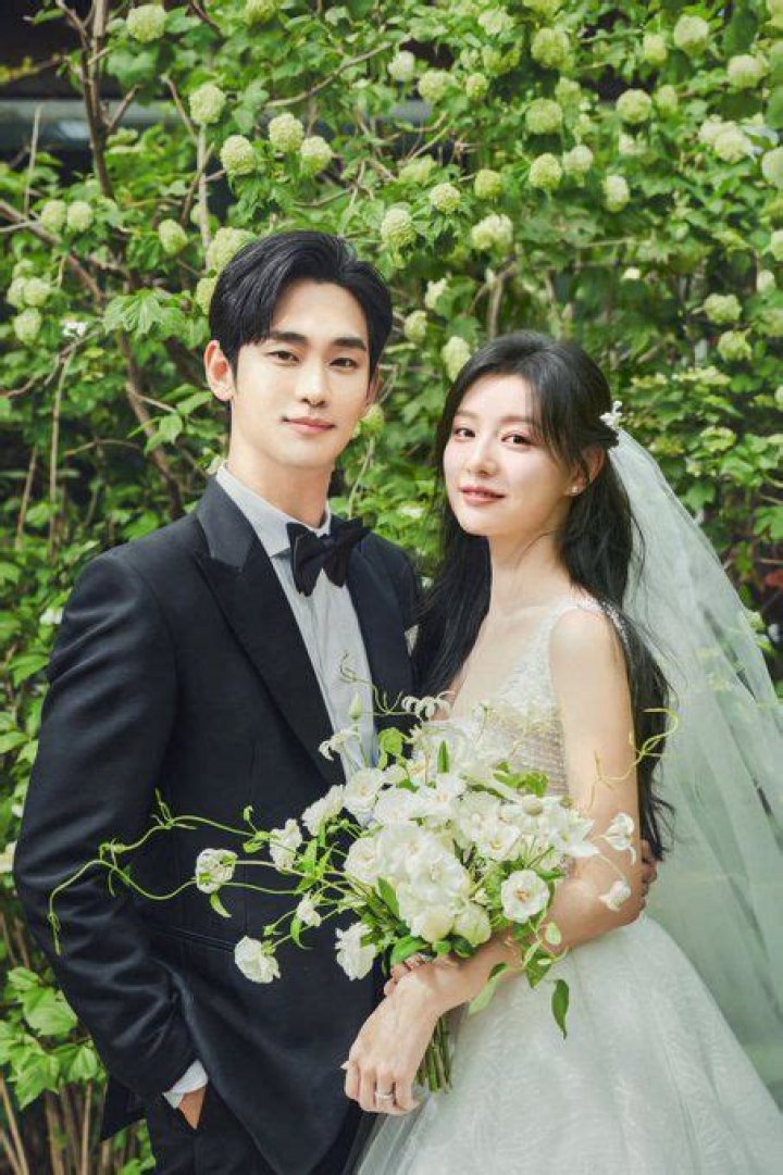 Love Blossoms: Kim Ji Won and Kim Soo Hyun Relationship Confirmed