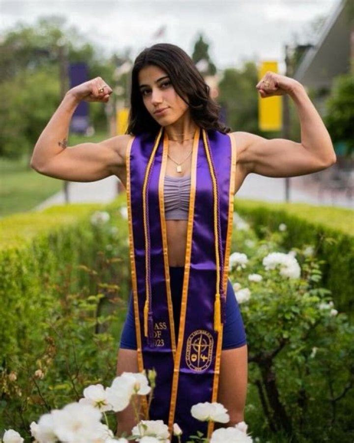 Unveiling the Height of Sara Saffari: How Tall is She?