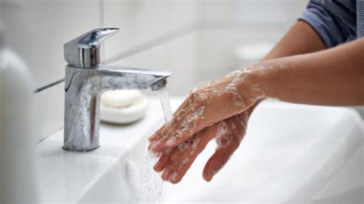 Washing Hands with Cinnamon: A Natural Approach to Hygiene